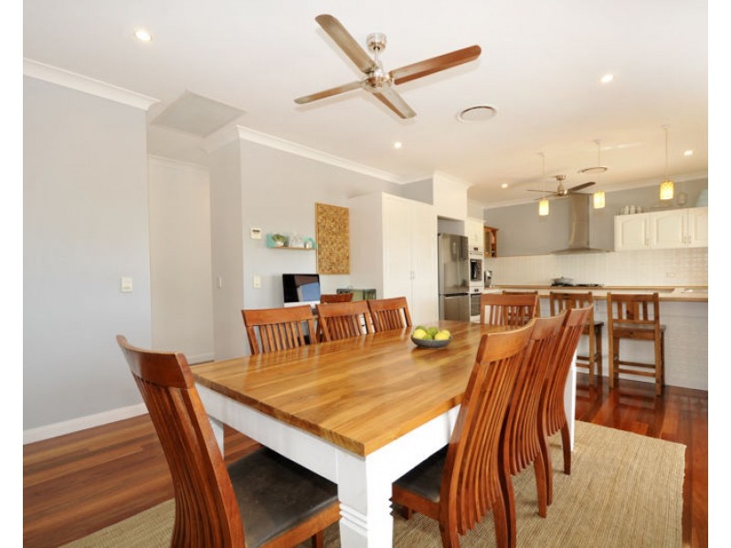 9 Camara Court, Eatons Hill QLD 4037