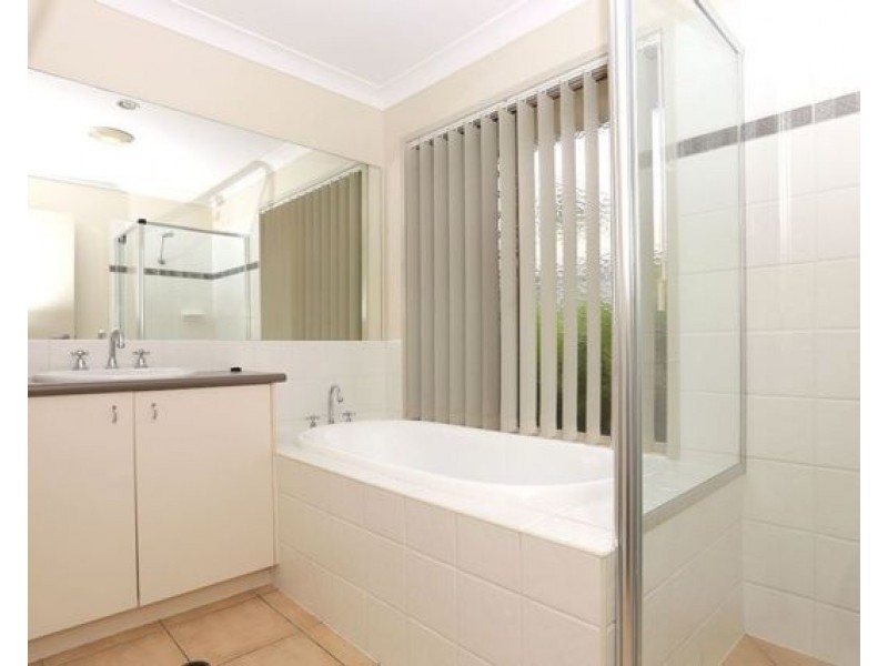 11 Corowa Court, Eatons Hill QLD 4037