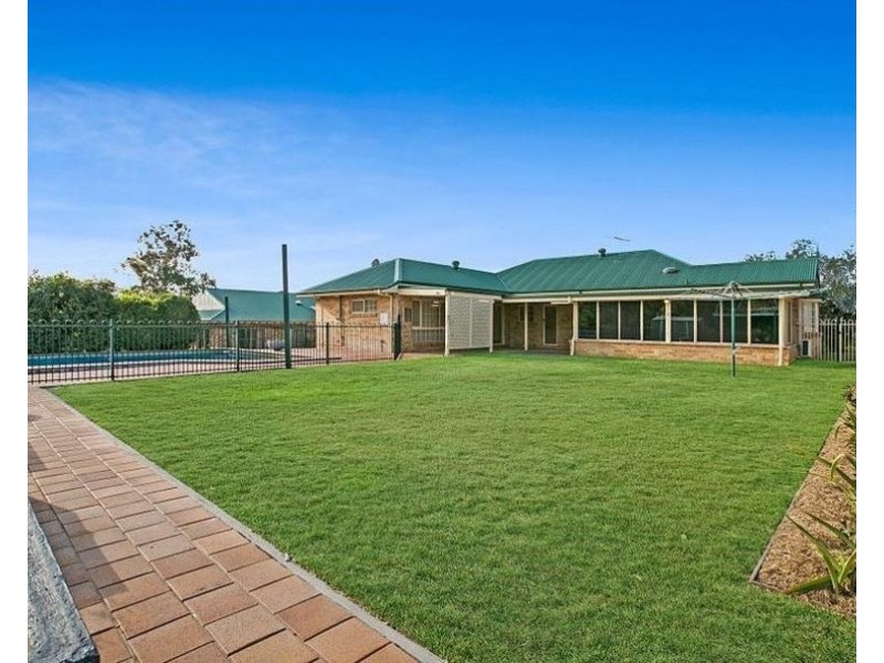 16 Allamanda Cres, Albany Creek QLD 4035