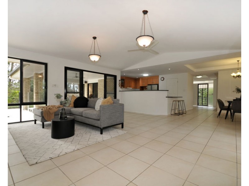 59 Snow Wood Drive, Eatons Hill QLD 4037