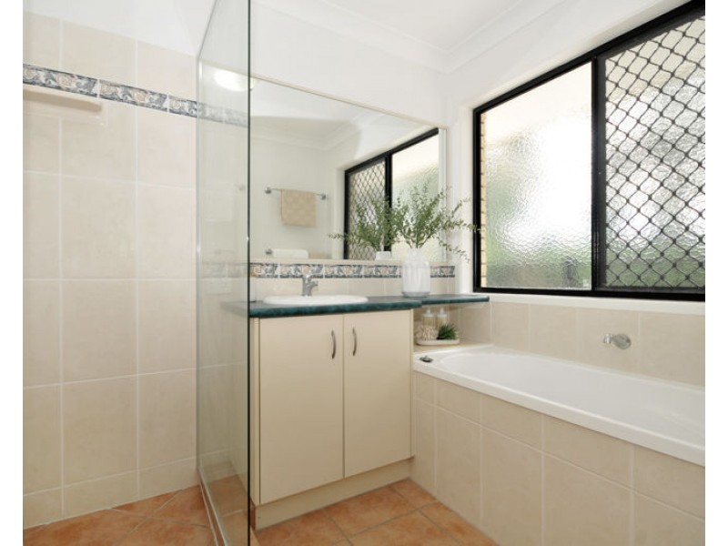 59 Snow Wood Drive, Eatons Hill QLD 4037