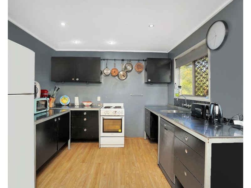 4 Yootha Avenue, Arana Hills QLD 4054