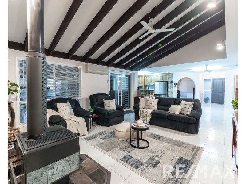 24 Oakmont Crescent, Albany Creek QLD 4035