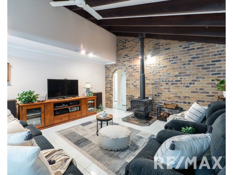 24 Oakmont Crescent, Albany Creek QLD 4035