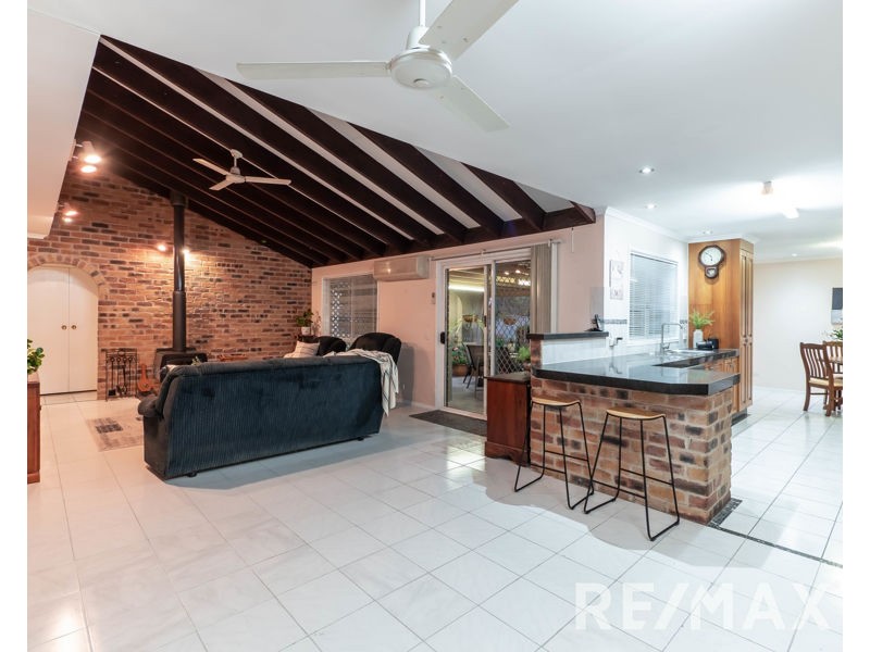 24 Oakmont Crescent, Albany Creek QLD 4035