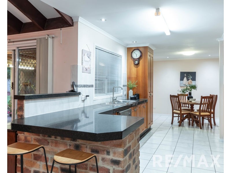 24 Oakmont Crescent, Albany Creek QLD 4035