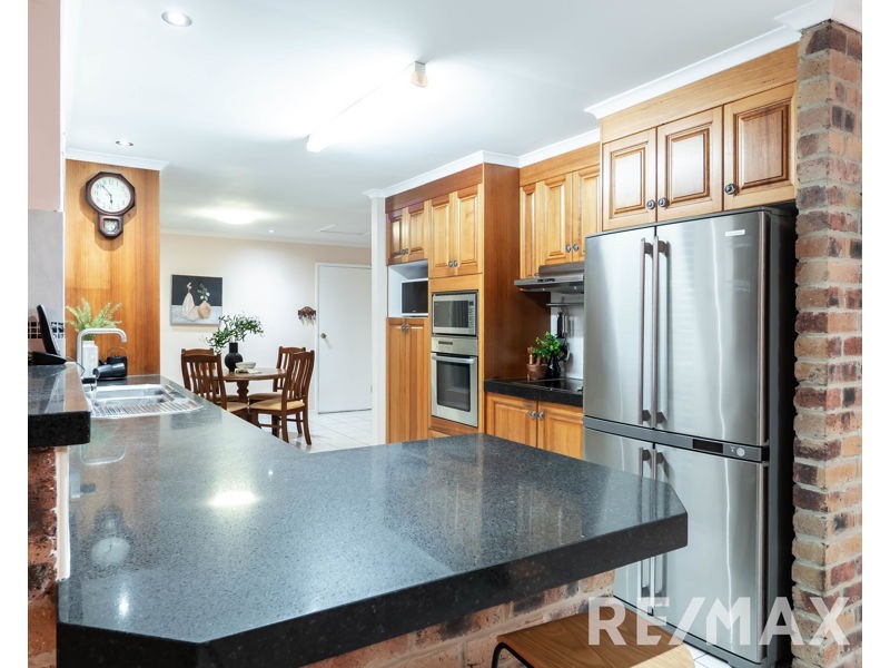 24 Oakmont Crescent, Albany Creek QLD 4035