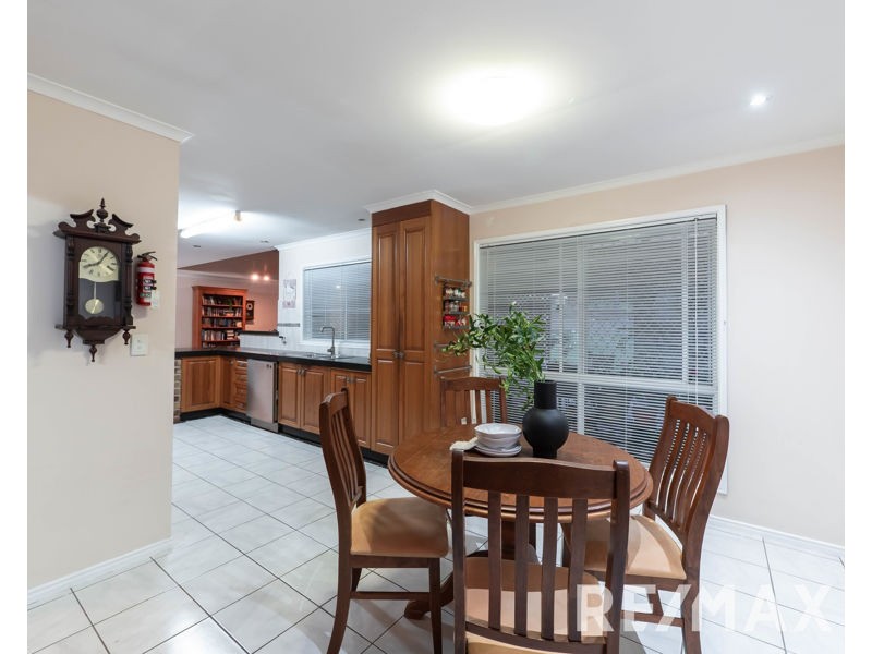 24 Oakmont Crescent, Albany Creek QLD 4035