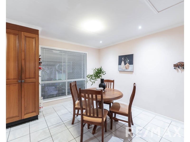 24 Oakmont Crescent, Albany Creek QLD 4035