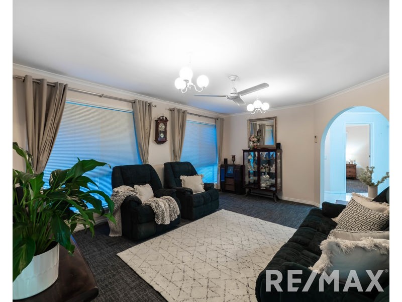 24 Oakmont Crescent, Albany Creek QLD 4035