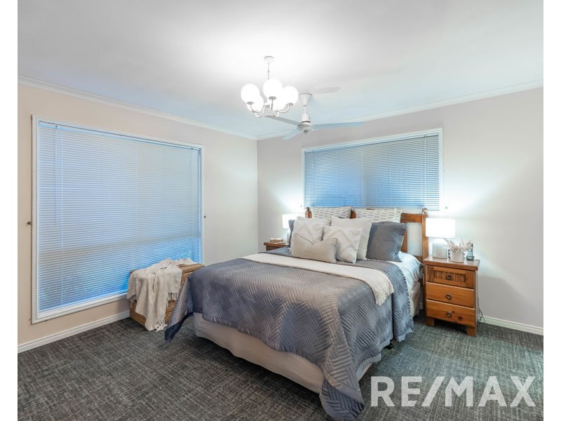 24 Oakmont Crescent, Albany Creek QLD 4035