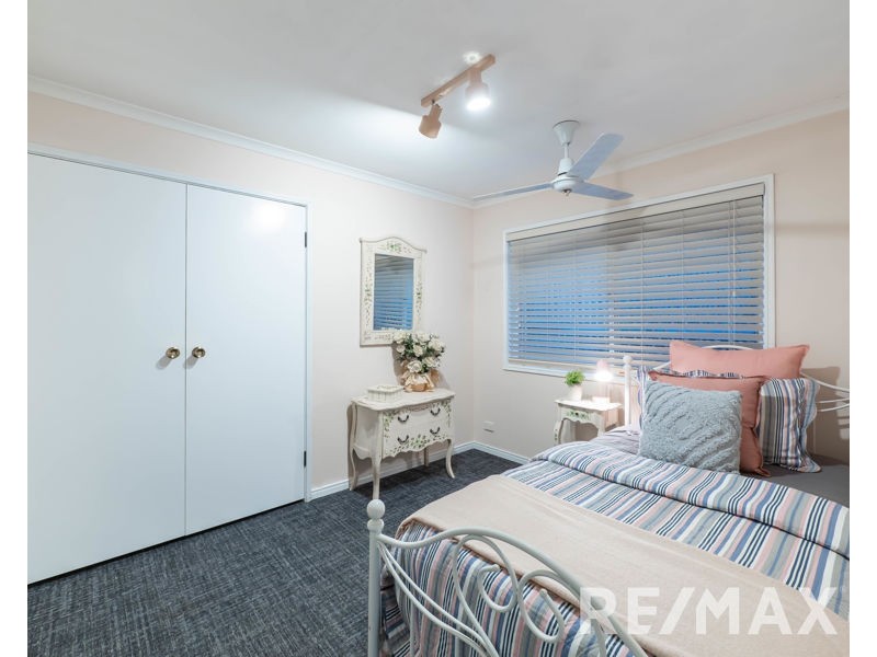24 Oakmont Crescent, Albany Creek QLD 4035