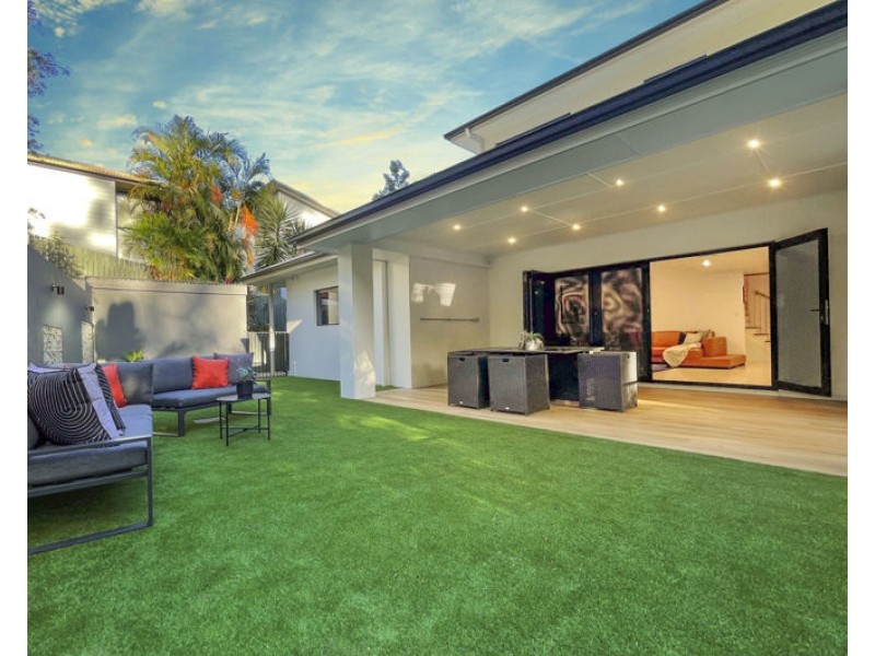 9 Foambark Court, Eatons Hill QLD 4037