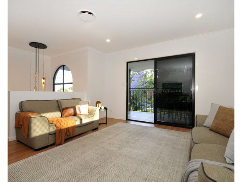 9 Foambark Court, Eatons Hill QLD 4037