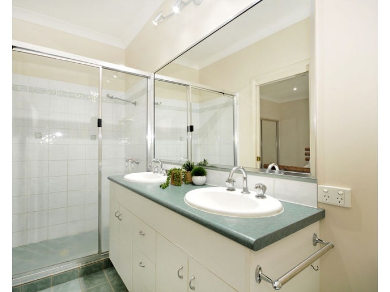 53 Snow Wood Drive, Eatons Hill QLD 4037