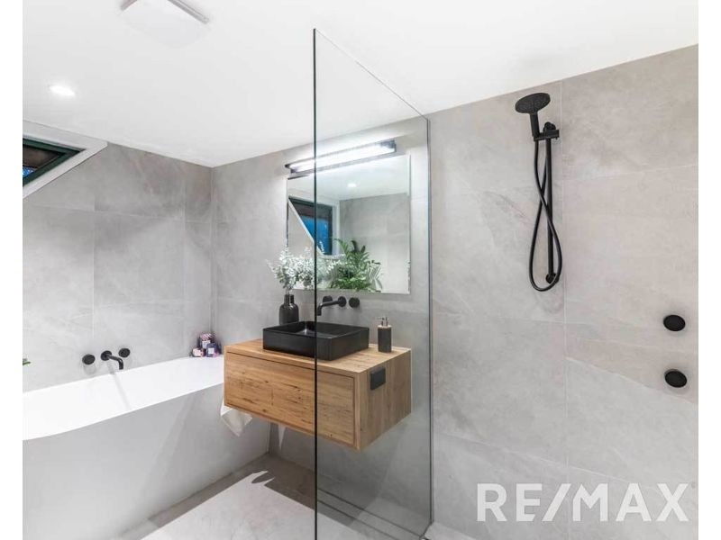 10 Heath Court, Cashmere QLD 4500