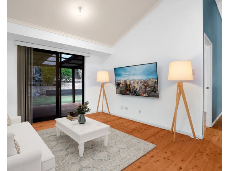 15 Woodburn Place, Ferny Hills QLD 4055