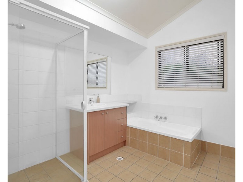 15 Woodburn Place, Ferny Hills QLD 4055