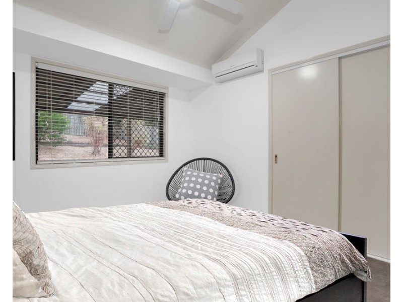 15 Woodburn Place, Ferny Hills QLD 4055