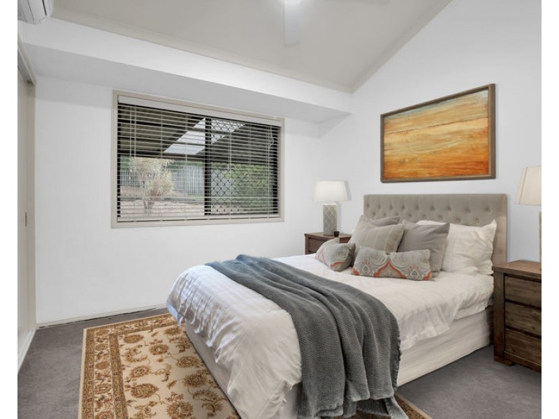 15 Woodburn Place, Ferny Hills QLD 4055