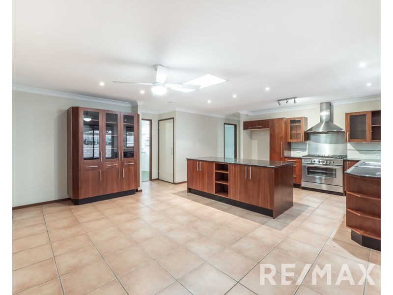 4 Eucalyptus Place, Albany Creek QLD 4035