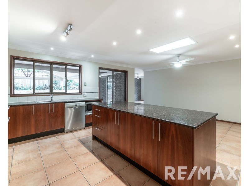 4 Eucalyptus Place, Albany Creek QLD 4035