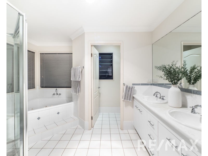 6 Taun Court, Albany Creek QLD 4035