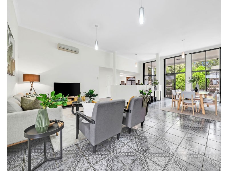 15 Laceflower Crescent, Eatons Hill QLD 4037