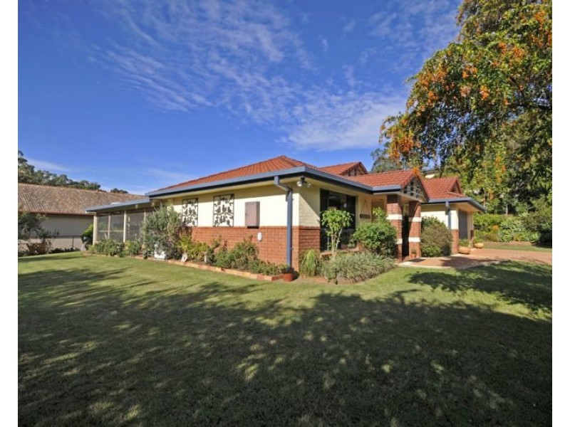 1 Firewheel Court, Eatons Hill QLD 4037