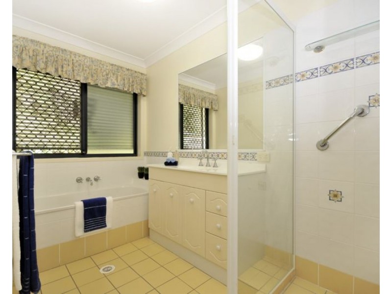 1 Firewheel Court, Eatons Hill QLD 4037