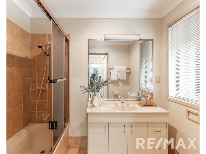 2 Lambert Court, Eatons Hill QLD 4037