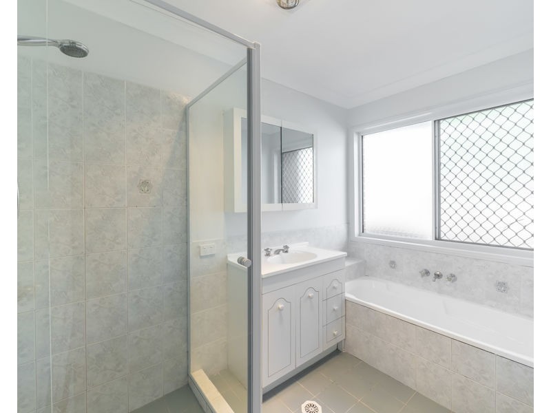 5 Listonia Drive, Albany Creek QLD 4035