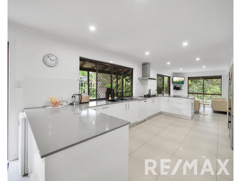 7 Sarah Court, Eatons Hill QLD 4037