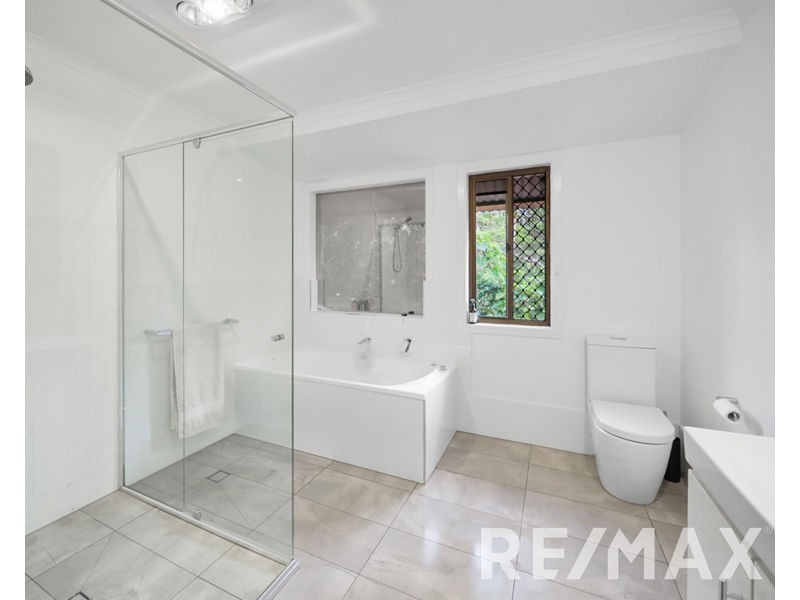 7 Sarah Court, Eatons Hill QLD 4037