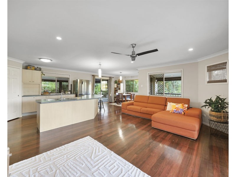 6 Foambark Court, Eatons Hill QLD 4037