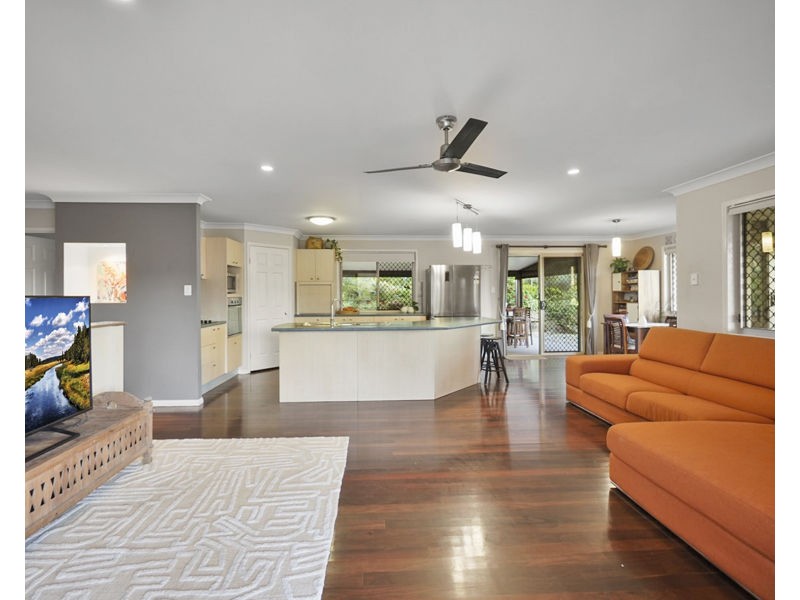 6 Foambark Court, Eatons Hill QLD 4037