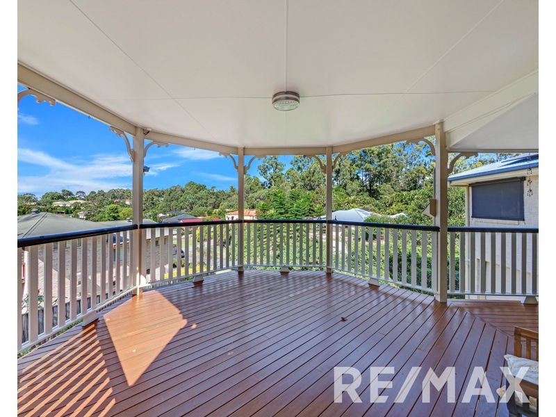 6 Foambark Court, Eatons Hill QLD 4037