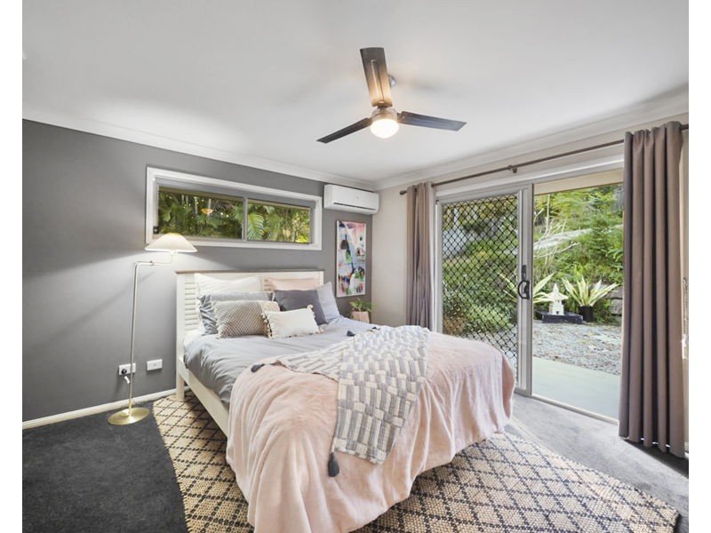 6 Foambark Court, Eatons Hill QLD 4037