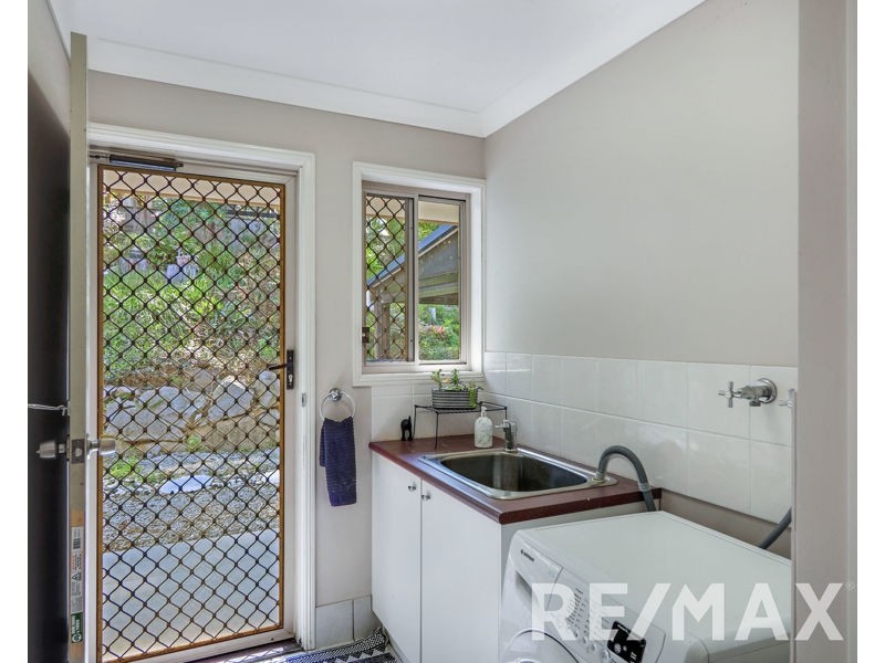 6 Foambark Court, Eatons Hill QLD 4037