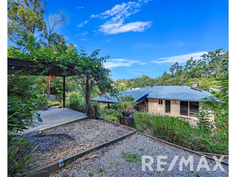 6 Foambark Court, Eatons Hill QLD 4037