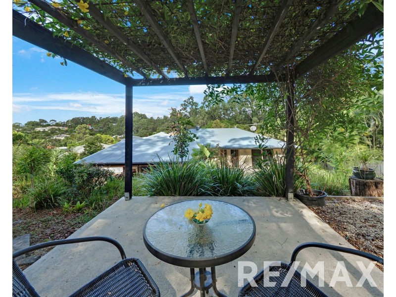 6 Foambark Court, Eatons Hill QLD 4037