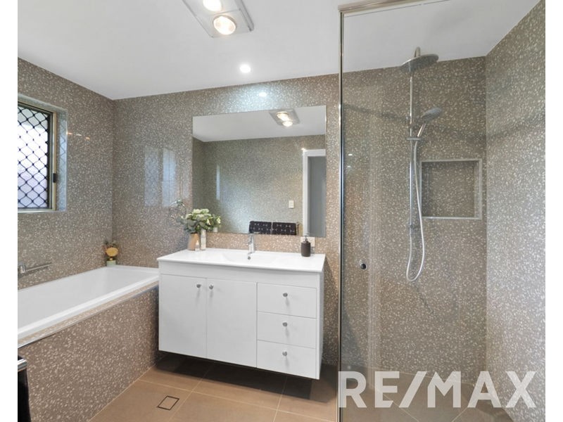 3 Coogee Place, Albany Creek QLD 4035