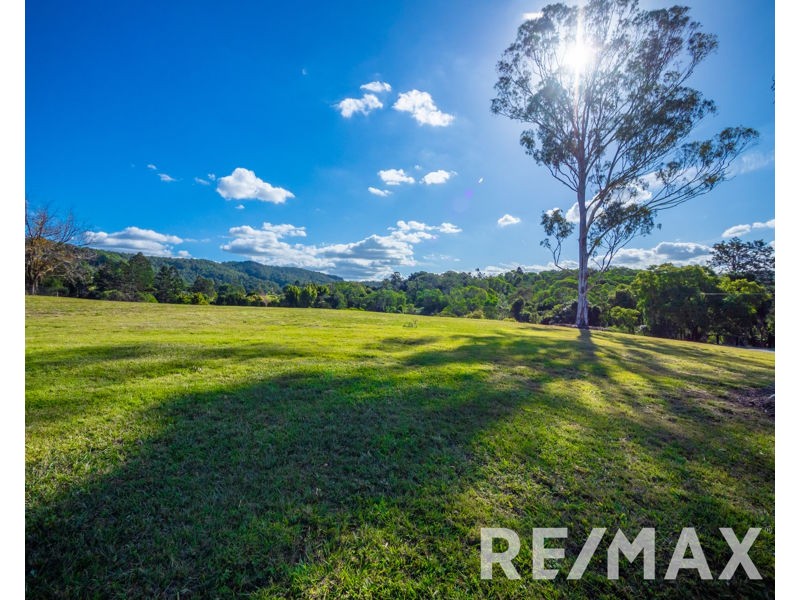 112 Buranda Road, Clear Mountain QLD 4500