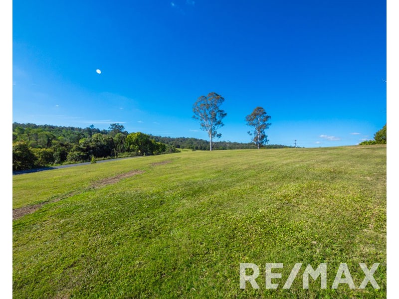 112 Buranda Road, Clear Mountain QLD 4500