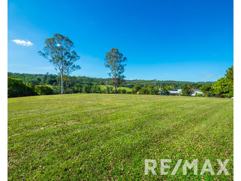 112 Buranda Road, Clear Mountain QLD 4500