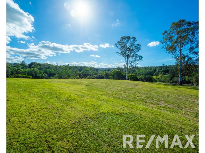 112 Buranda Road, Clear Mountain QLD 4500