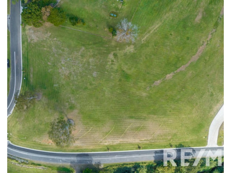 112 Buranda Road, Clear Mountain QLD 4500