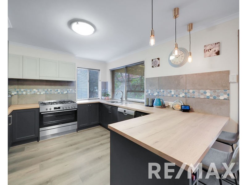 10 Phoenix Court, Eatons Hill QLD 4037