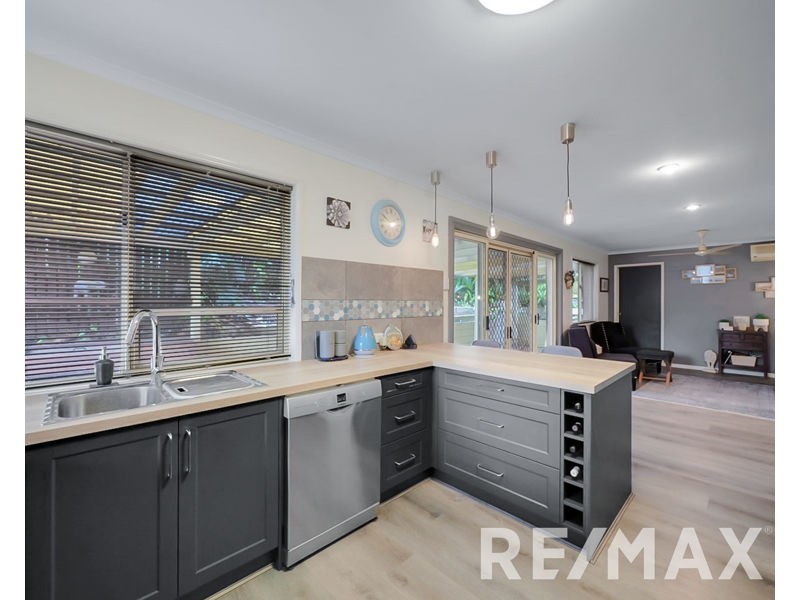 10 Phoenix Court, Eatons Hill QLD 4037