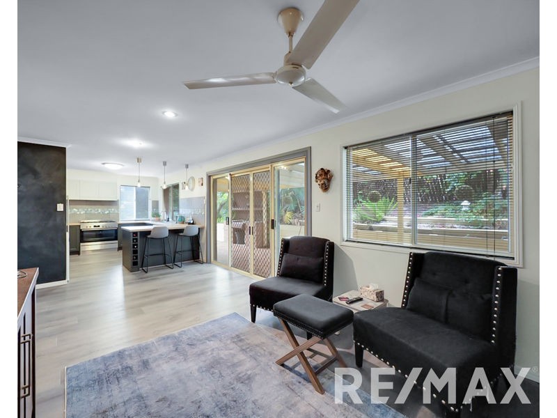 10 Phoenix Court, Eatons Hill QLD 4037